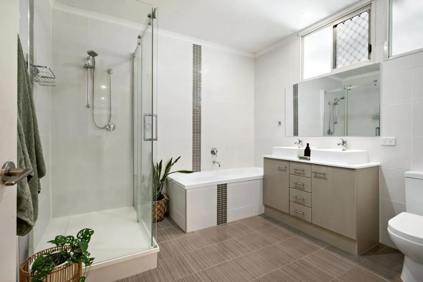 Bay Breeze - Sleeps 4 - Walk To Bay Villa Deception Bay Holiday home