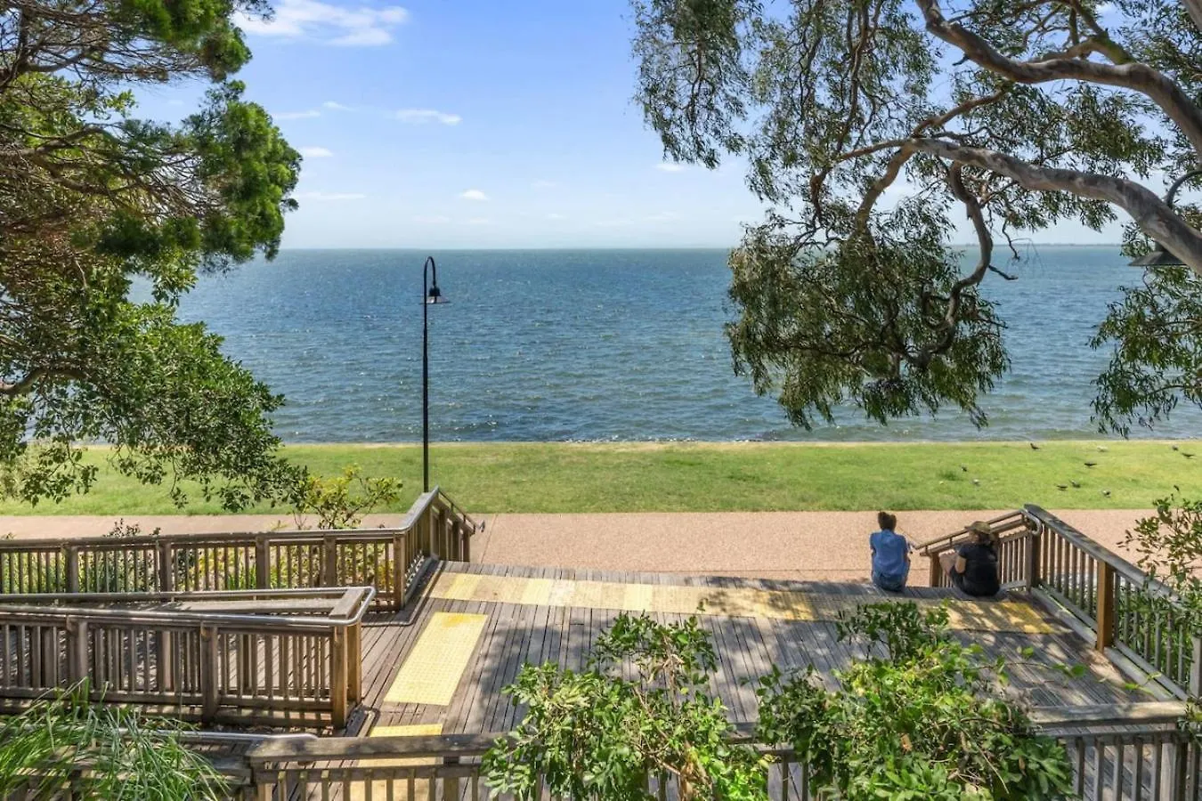 Bay Breeze - Sleeps 4 - Walk To Bay Villa Deception Bay