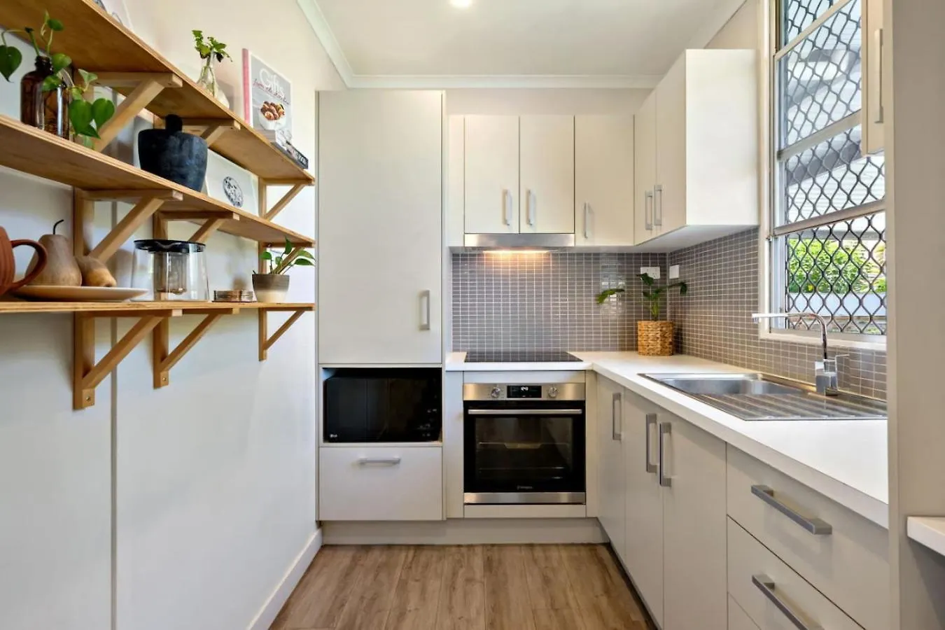 Bay Breeze - Sleeps 4 - Walk To Bay Villa Deception Bay Holiday home