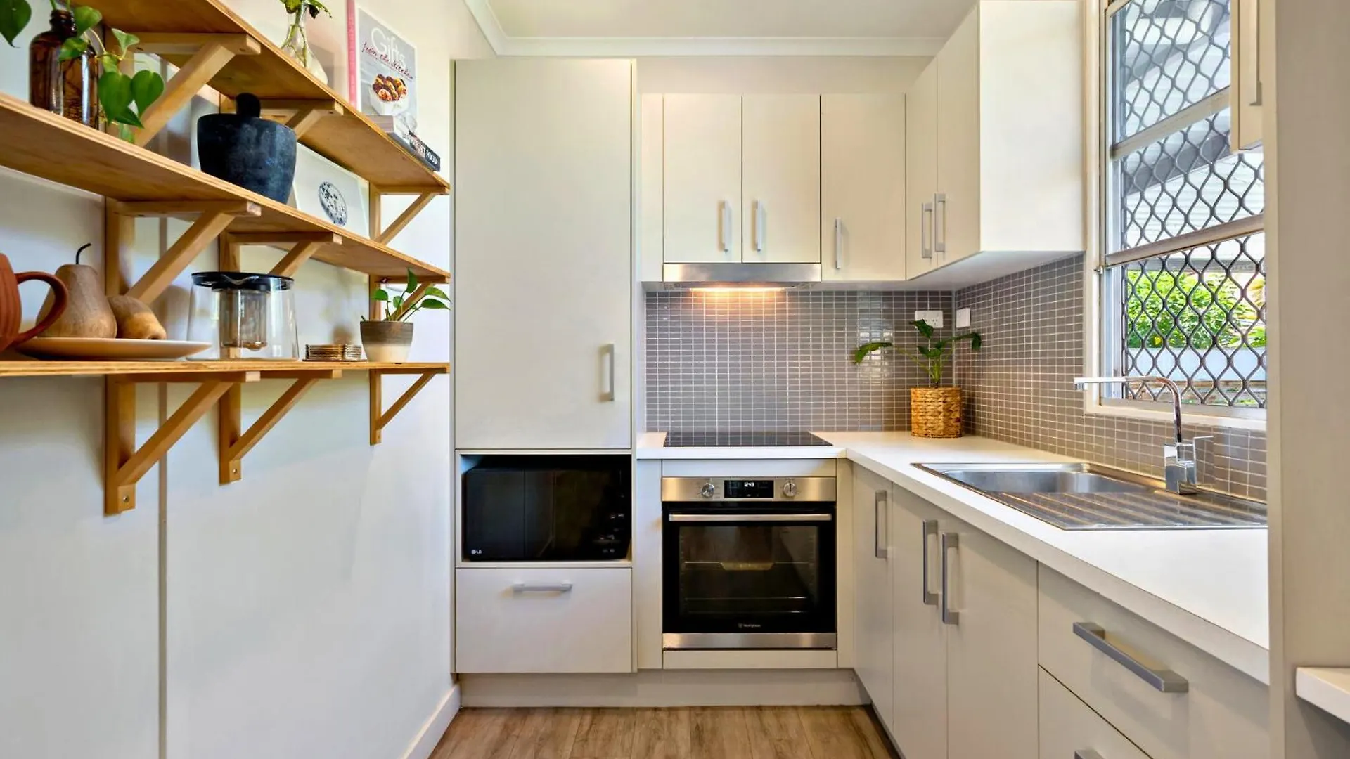 Deception Bay Bay Breeze - Sleeps 4 - Walk To Bay 빌라 펜션